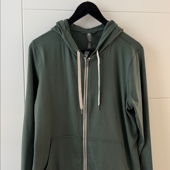 Vuori Performance Hoodie - Picture 4 of 9
